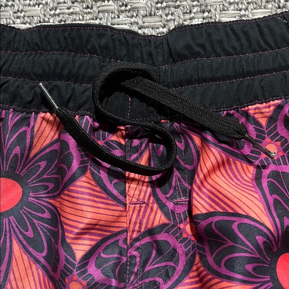 Pipeline | Floral Swim Shorts - Picture 8 of 9